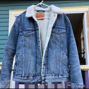 Levi’s Sherpa Lined Jean Jacket Amazing Condition
